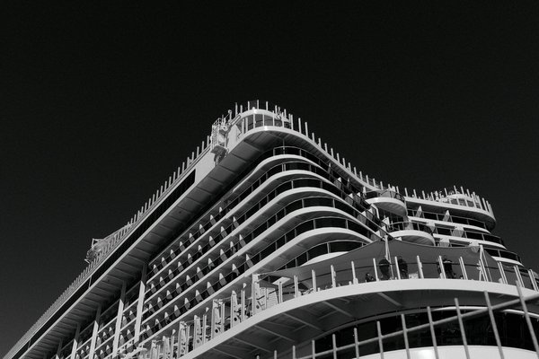 Où participer à une expédition de pêche sur glace en Suède ?